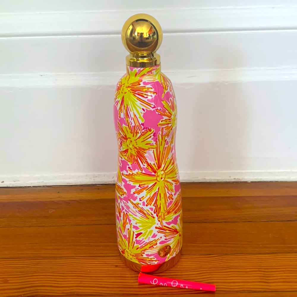 Lilly Pulitzer 24 oz Squeeze the Day water bottle. NWOT